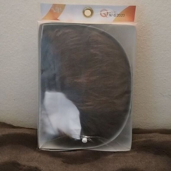 Short Bob Wig with Highlights - Picture 10 of 13